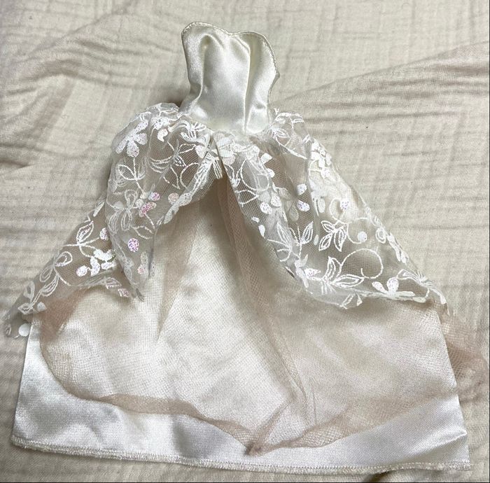 Belle robe Barbie style mariée bon état