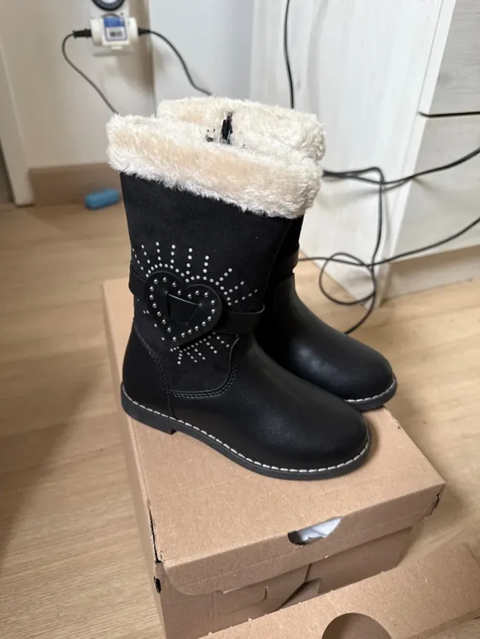 Jolies bottines de la marque Friboo neuves avec étiquette pointure 28