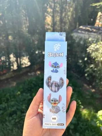 Lot 12 crayons à papier Disney Stitch