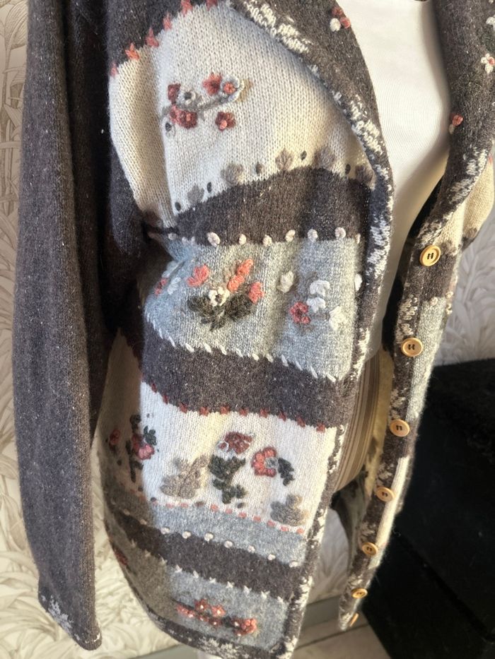 Gilet en laine fleuri - photo numéro 2