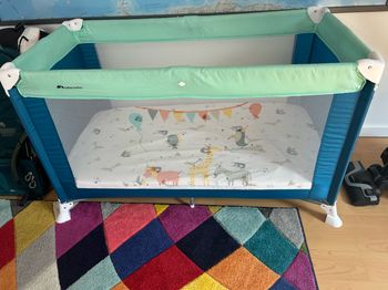 Lit parapluie et matelas bultex
