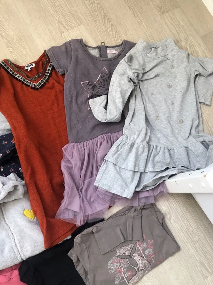 Lot 26 vêtements fille 8-9 ans - photo numéro 4