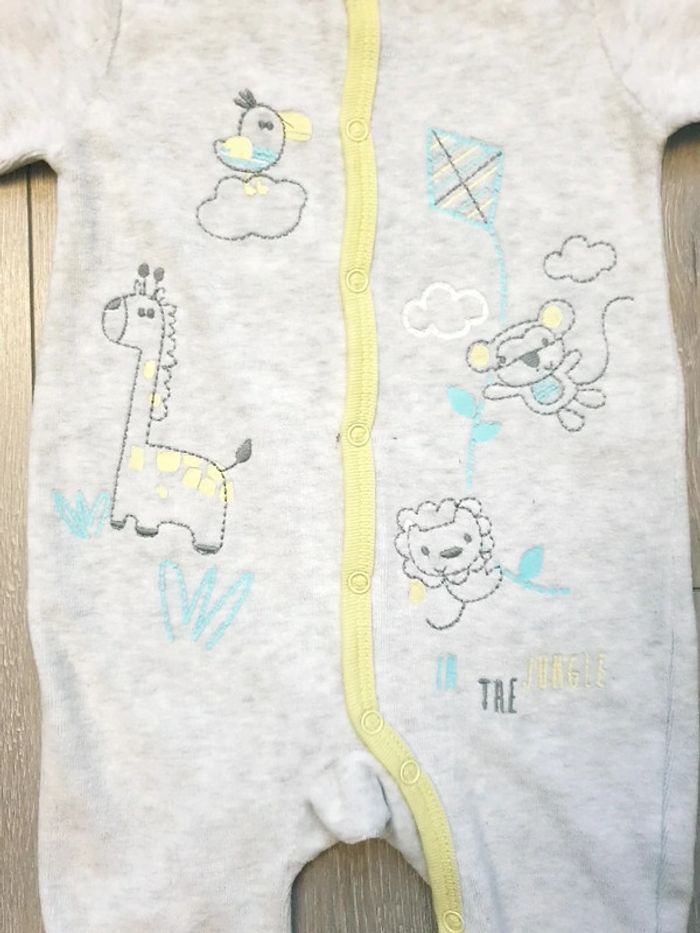 Pyjama gris/ jaune/bleu. Garçon 6 mois. Marque In Extenso - photo numéro 2