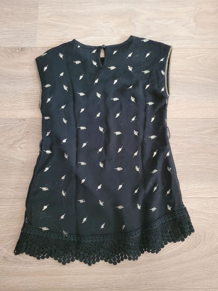 Robe fluide noire avec motifs plumes dorées - photo numéro 4