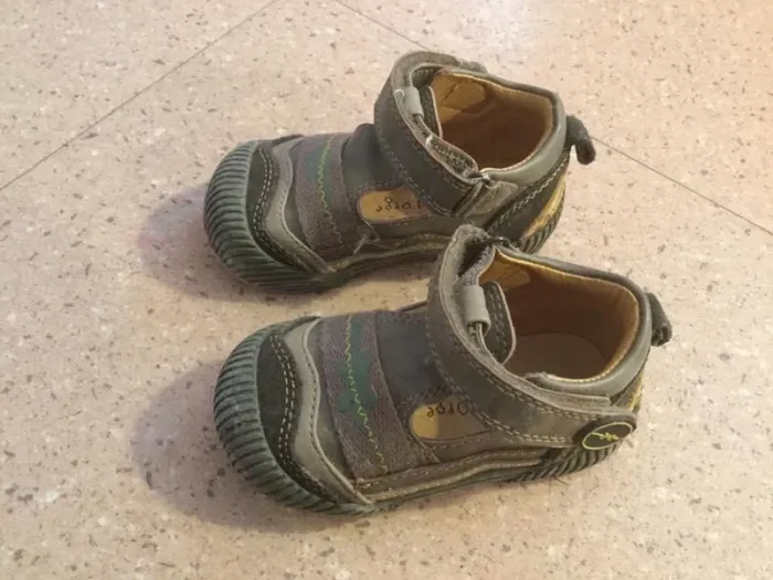 Sandales kaki quasi neuves T20 - photo numéro 3