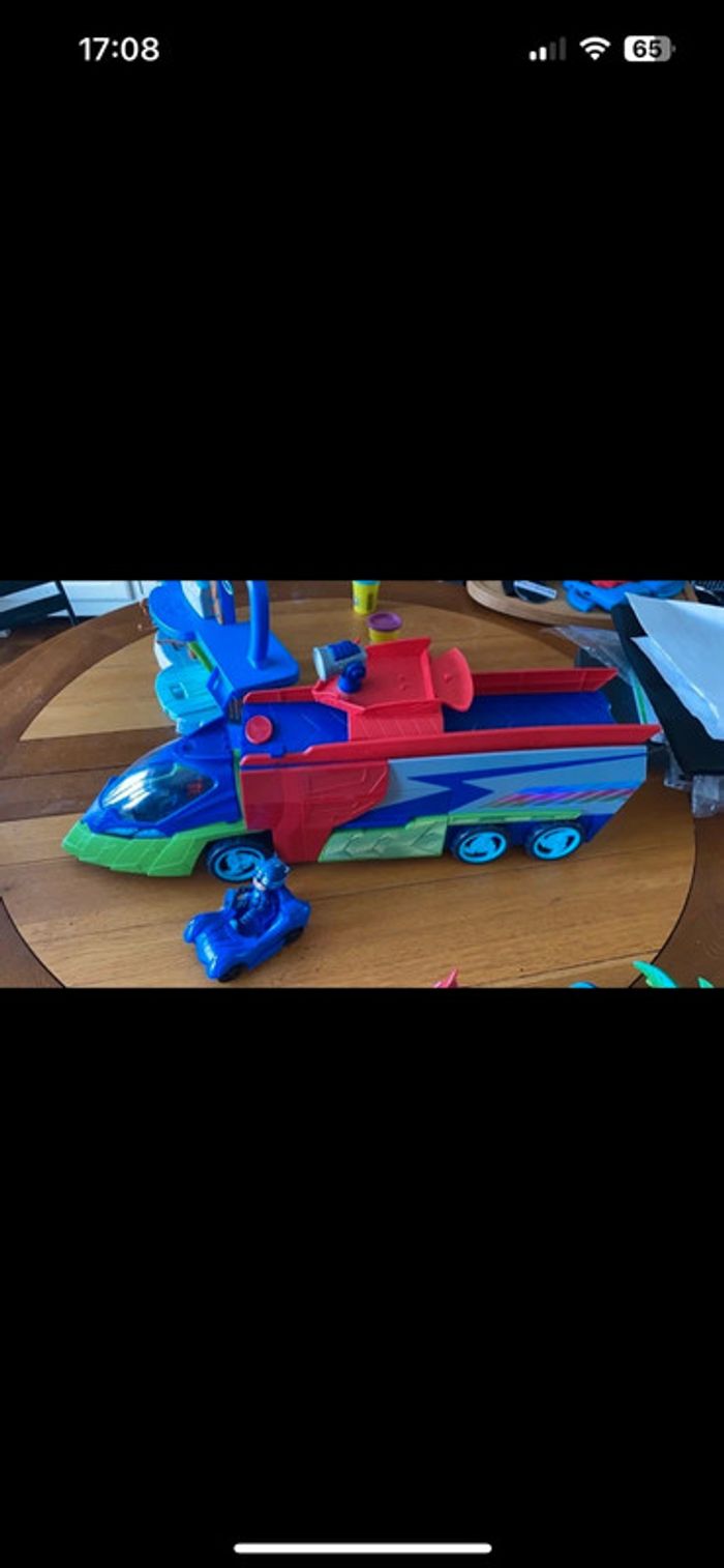 Pyjamasques, Camion de transport, avec 1 mini Véhicule et 1 Figurine, Sonore et Lumineux
