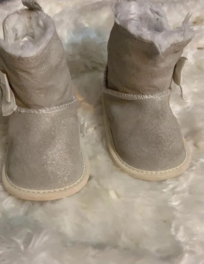 Jolie petite bottine (taille 6/12 mois)