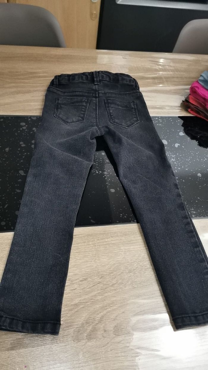 Jean noir skinny kiabi 5ans - photo numéro 2