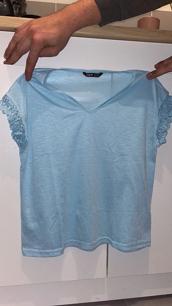 Tee shirt bleu et dentelle