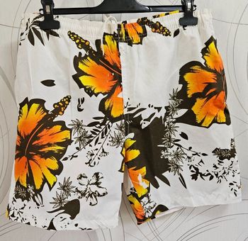 short de bain hawaïen