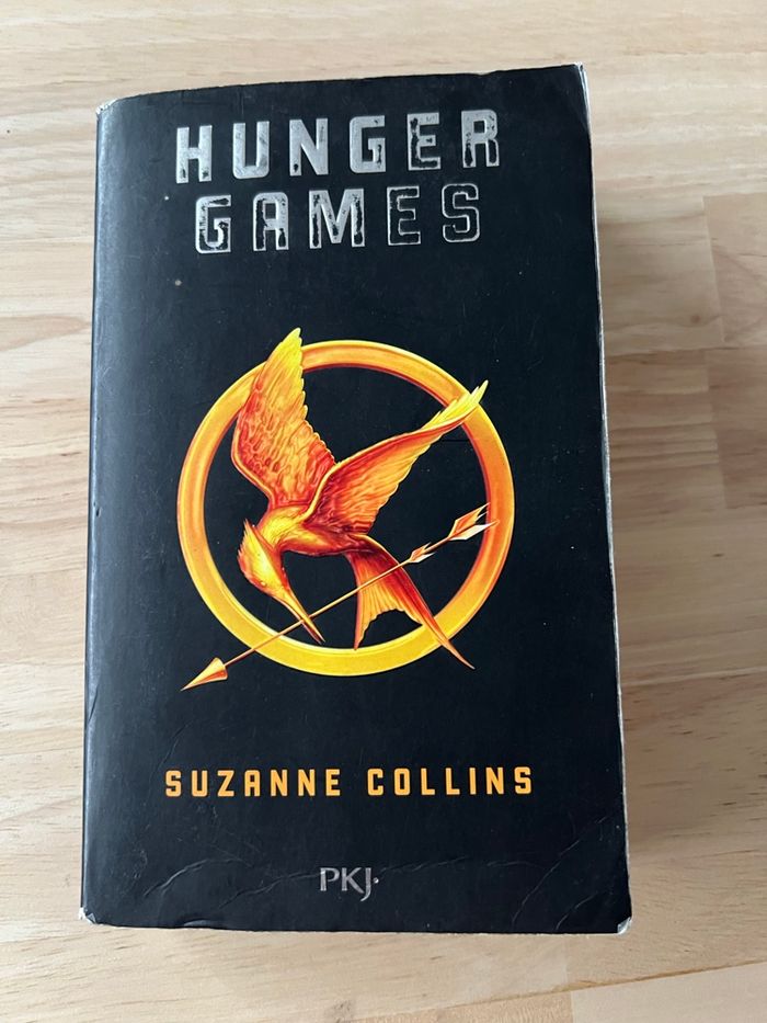 Livre Hunger Games – Suzanne Collins – État Satisfaisant