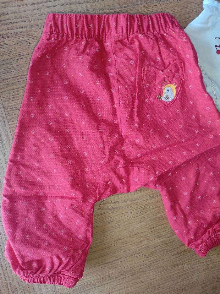 Ensemble t shirt et pantalon - photo numéro 4