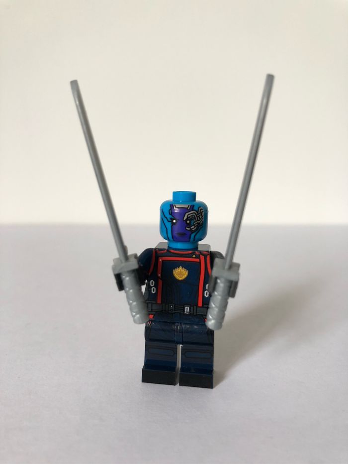 Figurine type lego Nébula Les gardiens de la galaxie Marvel
