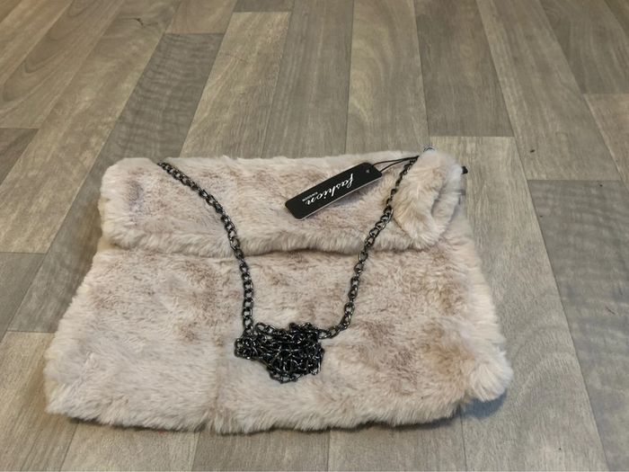 Sac fourrure tendance neuf étiqueté - photo numéro 3