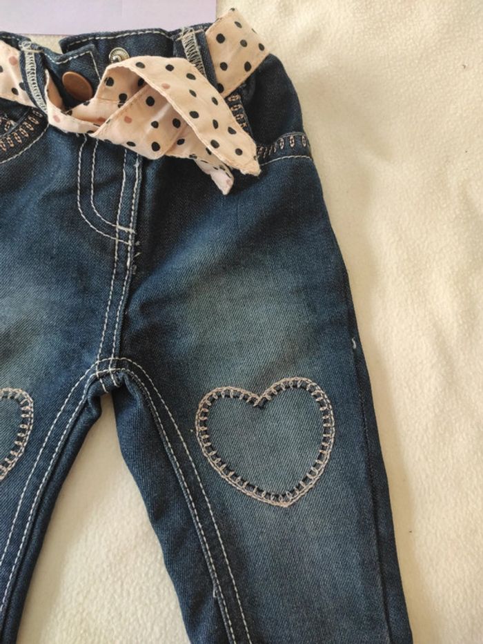 Jeans fille cœur et ceinture rose neuf 3 mois - photo numéro 2