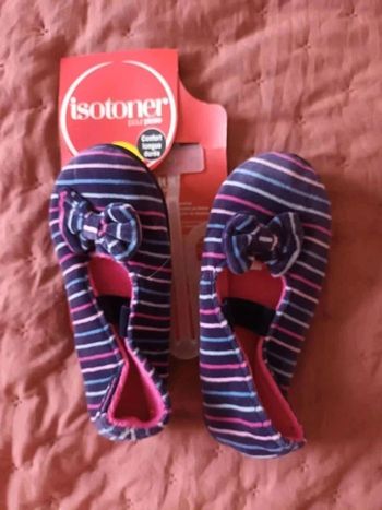 Pantoufles chaussons fille 33 isotoner avec étiquette Neuf violet regarder mon dressing de fille