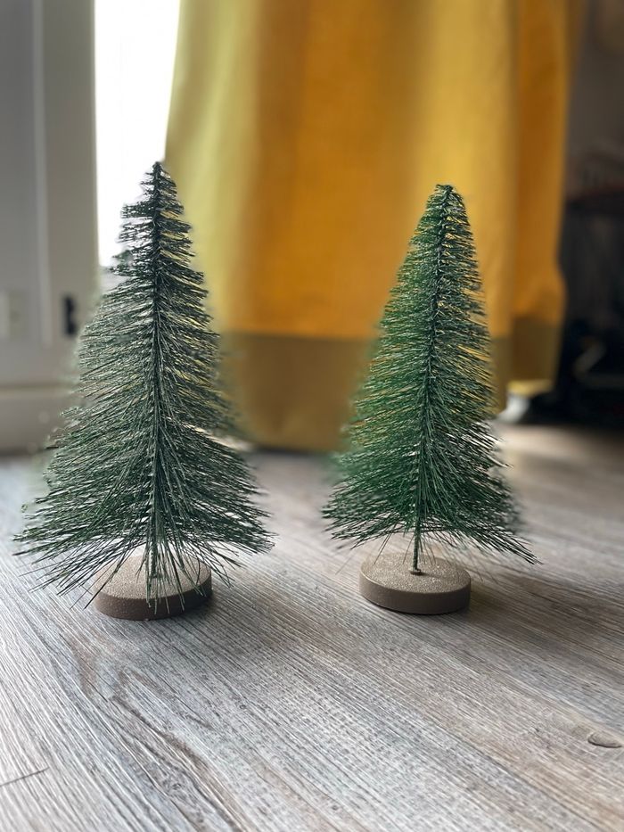 Lot de 2 sapins 25cm de hauteur