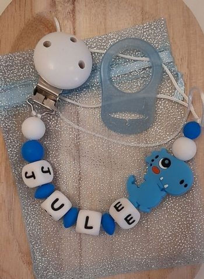 Attache tétine personnalisé avec adaptateur et pochette cadeau