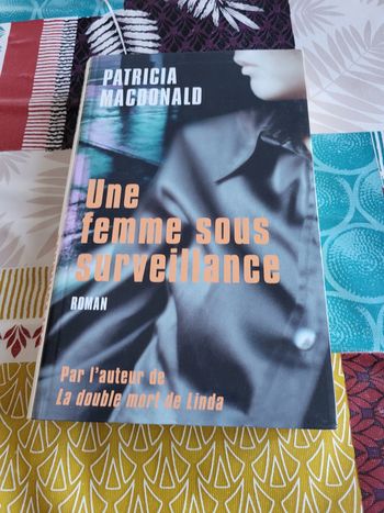 Une femme sous surveillance de Patricia MacDonald