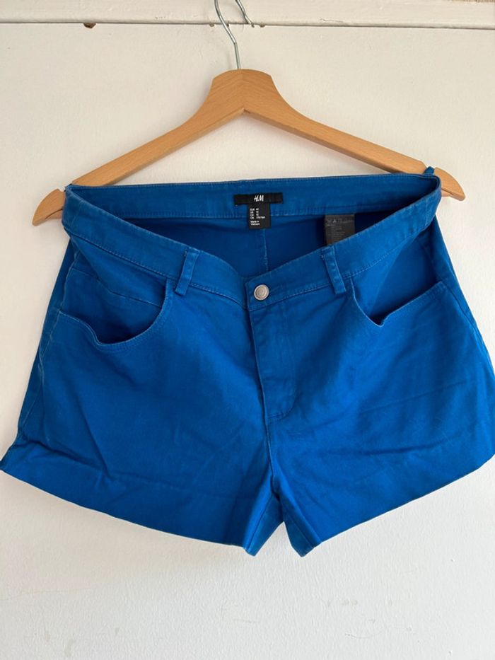 Short bleu électrique