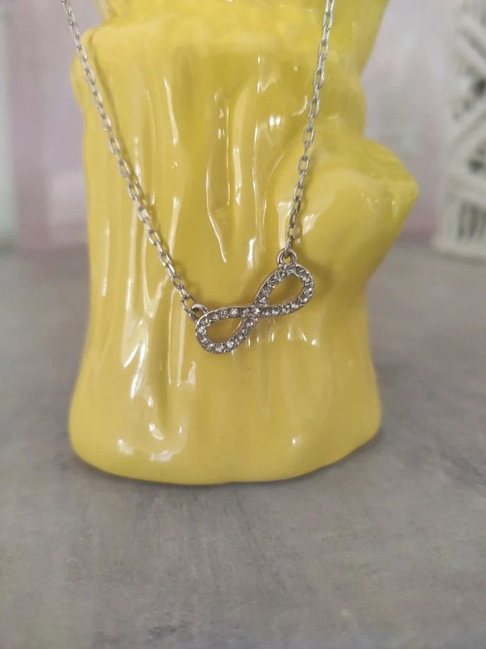 Collier argenté infini