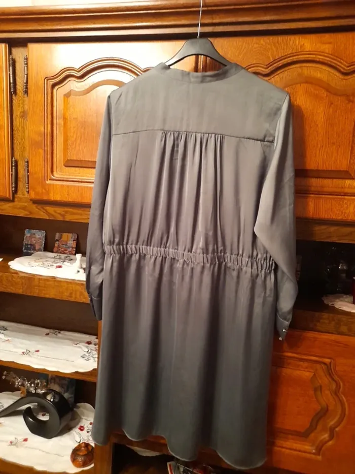 Robe à col V - photo numéro 4