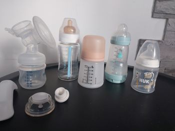 Lot biberons + tire lait manuel