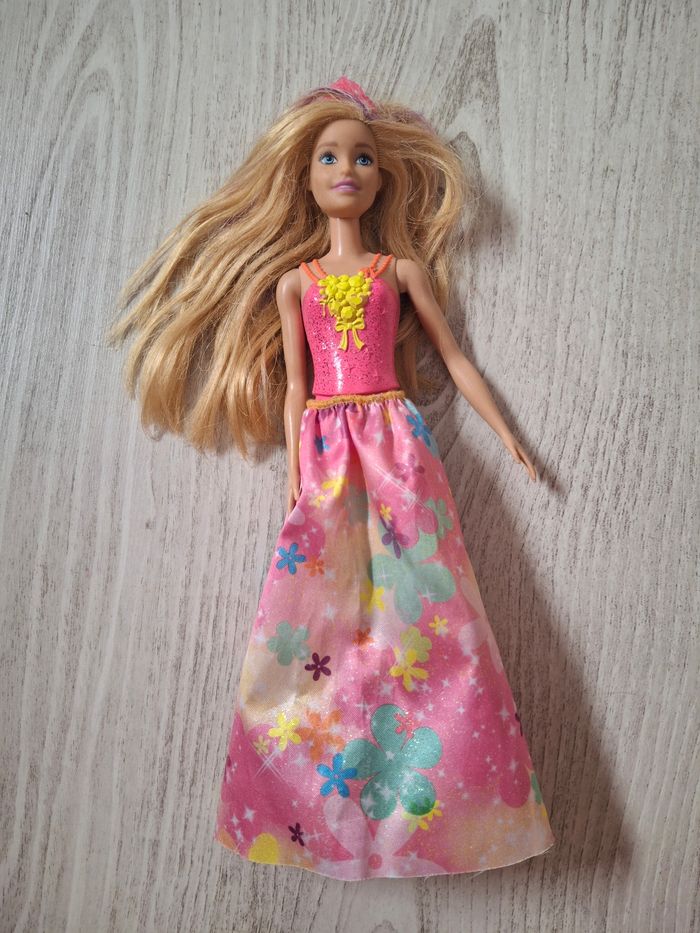 Poupée barbie Dreamtopia Princess Fleur Modèle GJK13