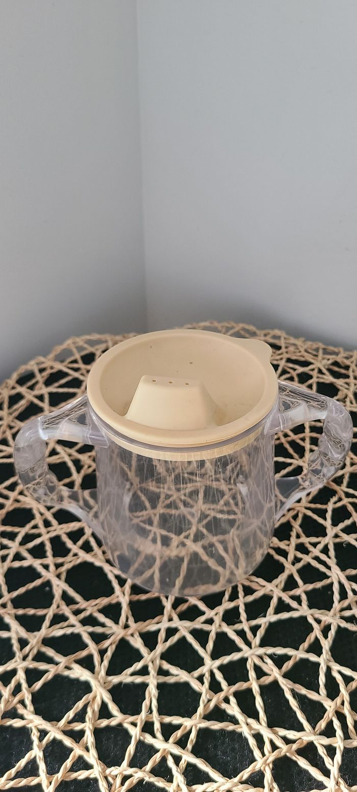Tasse en plastique Dynamic Aids avec deux poignées