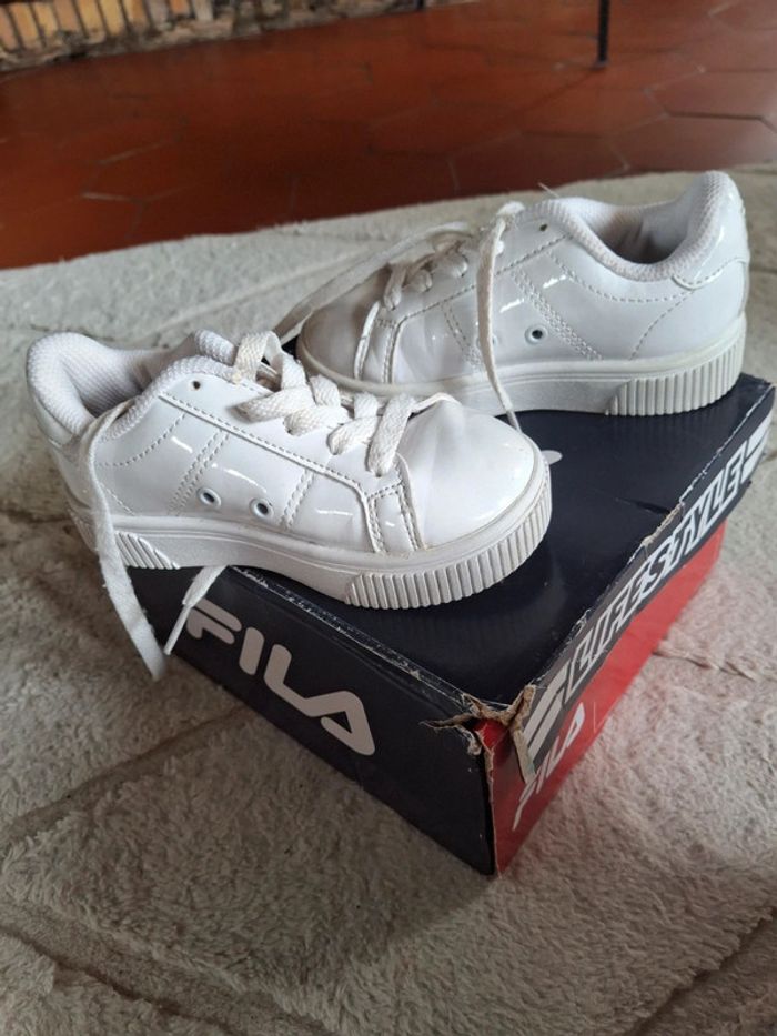 Magnifique basket à lacet FILA fille blanc brillant taille 28 - photo numéro 7