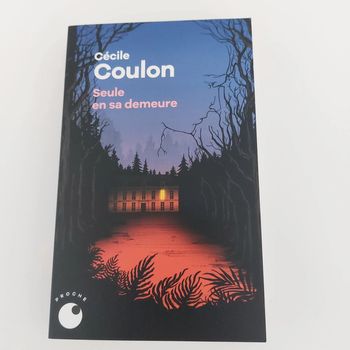 Livre - Seule en sa demeure