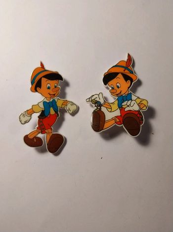 2 broches en acryliques disney pinocchio