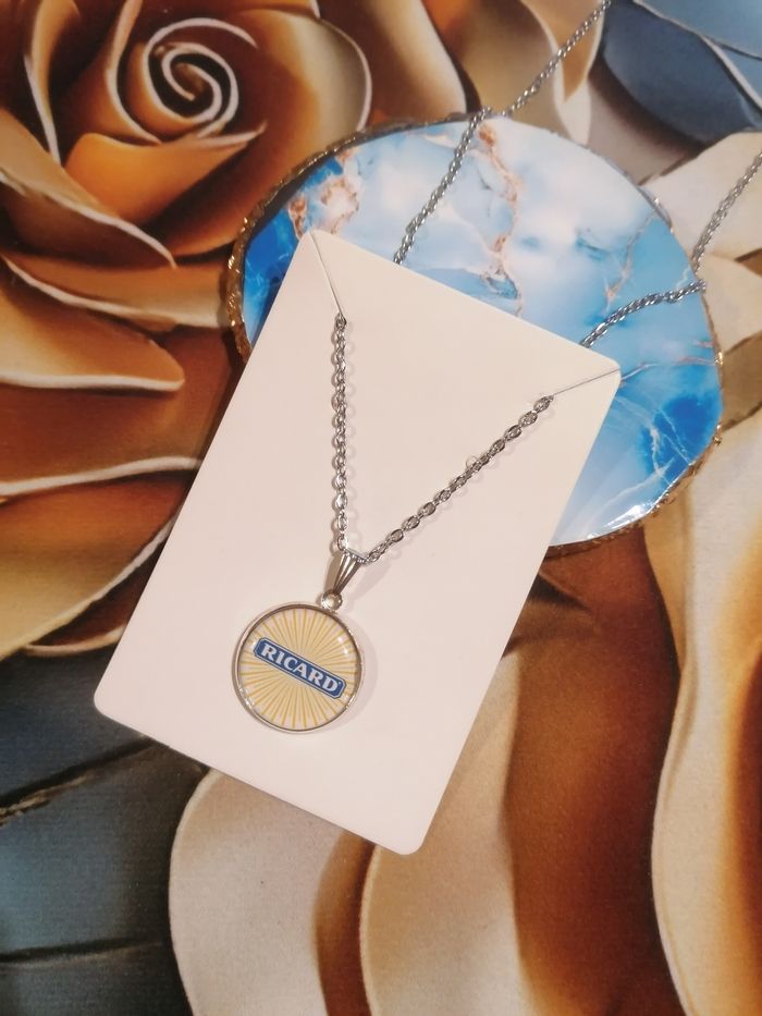 Collier argenté ricard