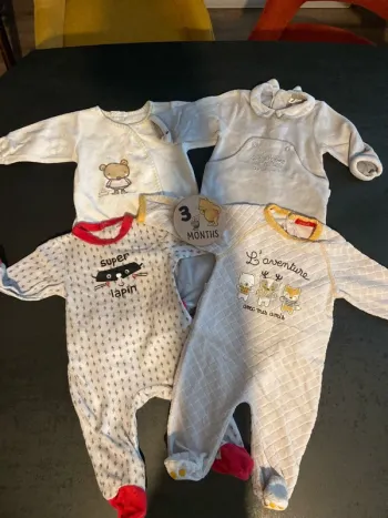 Lot de 4 pyjamas velours taille 3 mois