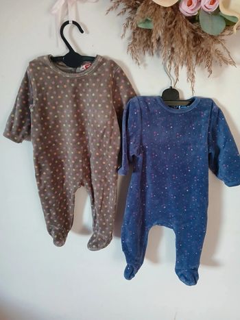 2 pyjamas