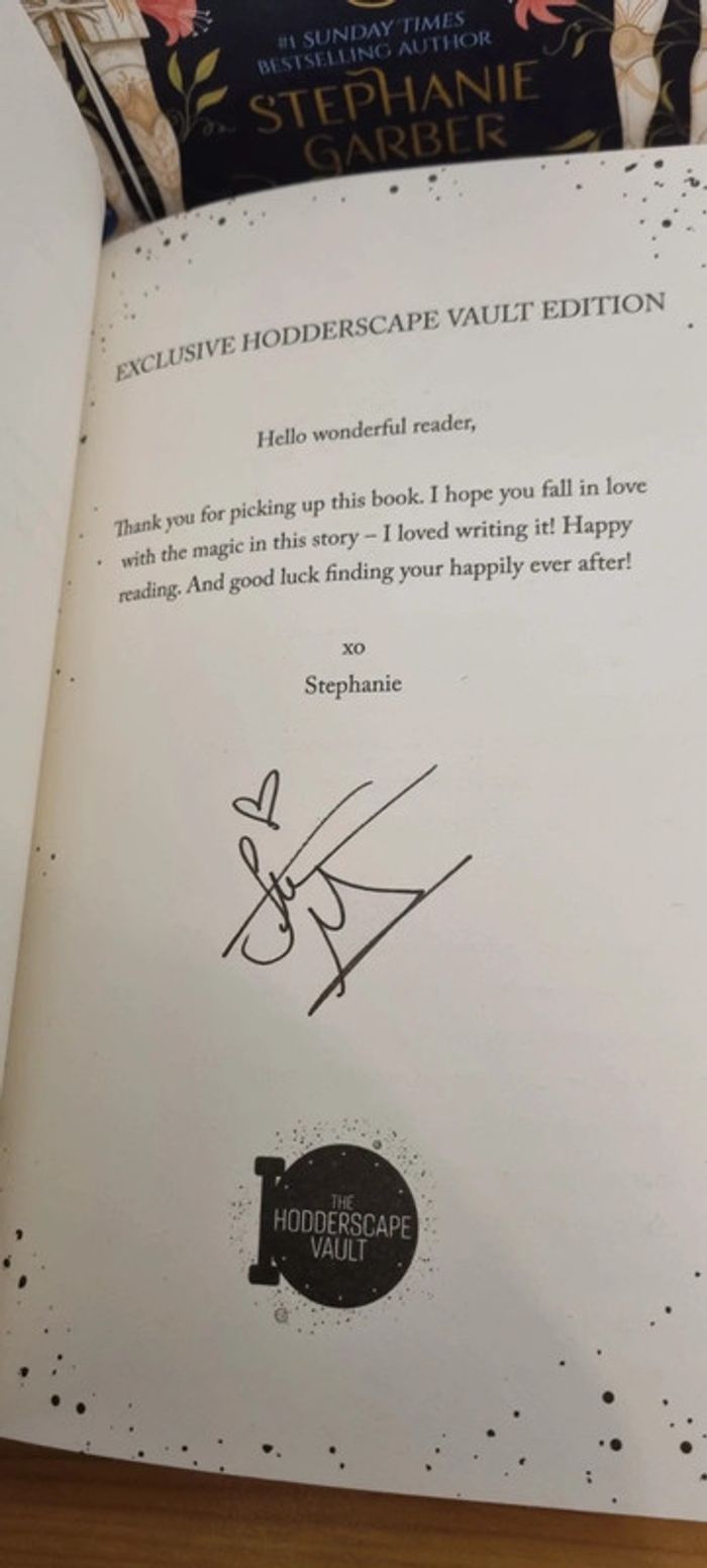 Once Upon a Broken heart signed exclusive Hodderscape Vault eddition - photo numéro 2