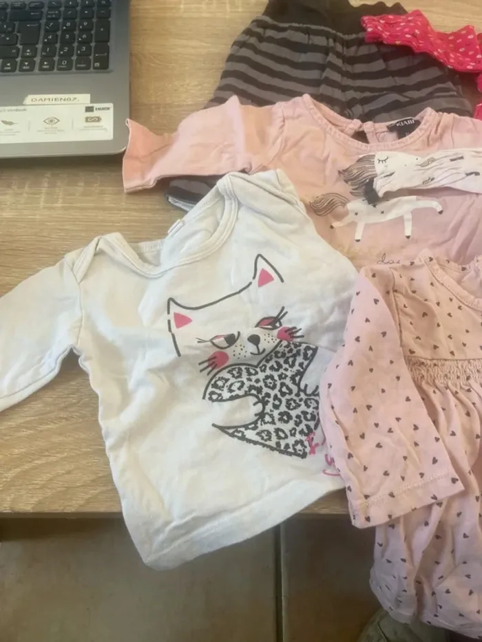 Lot fille 1 mois (8 pièces) - photo numéro 3