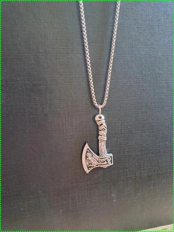 Pendentif hache viking travaillé