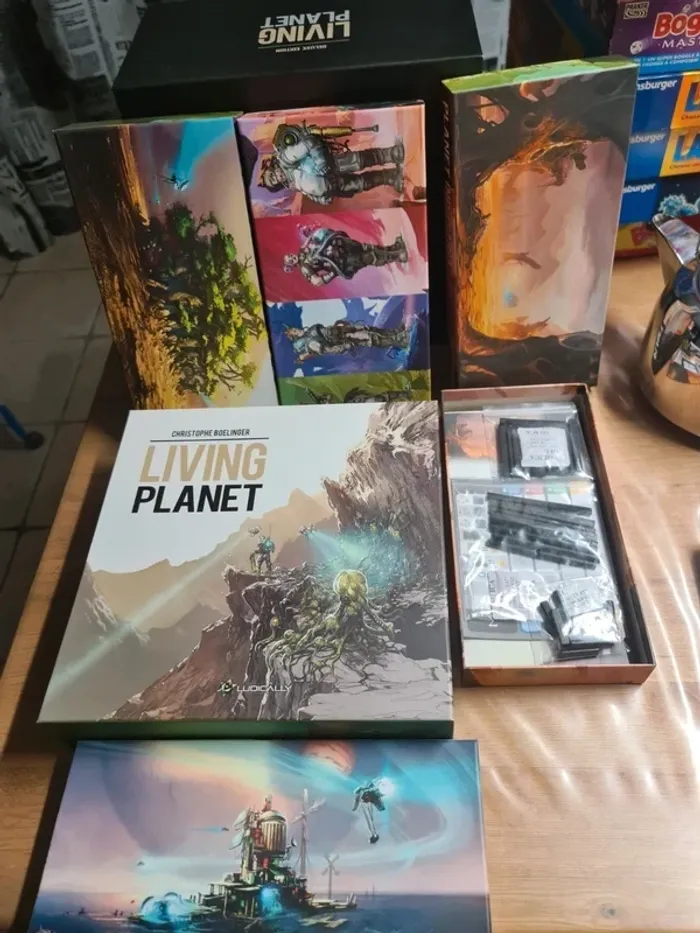 Comme neuf jeu de société Living Planet Deluxe Édition des éditions Ludically, - photo numéro 4