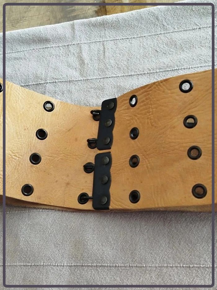 Ceinturon en cuir couleur beige taille 38 Plein Sud très bon état - photo numéro 3