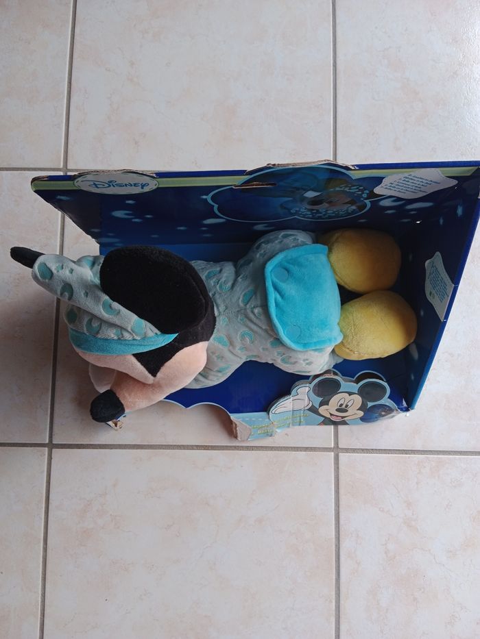 Peluche phosphorescente Mickey - photo numéro 3