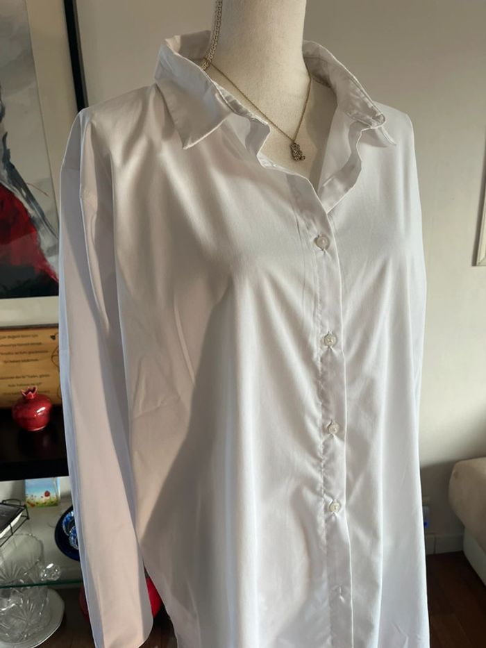 Maxi chemise blanche 46/48 coton Elasthane comme neuve - photo numéro 3