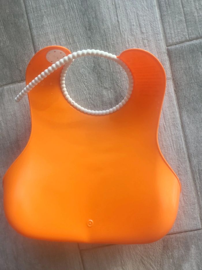 Bavoir plastique rigide réceptacle à nourriture - photo numéro 2