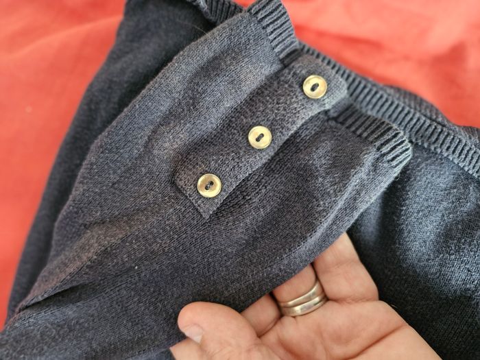 Pulls col romantique et boutons décoratifs dorés - photo numéro 10