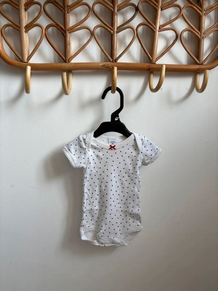 Lot 2 bodies Paris et cœur manches courtes Petit Bateau 3 mois - photo numéro 2