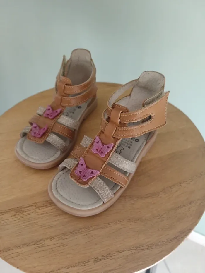 Sandales vrai cuir très bon état