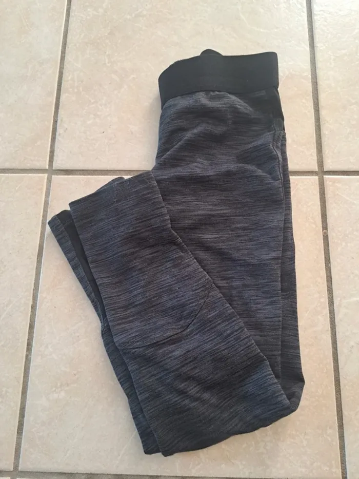 Legging gris foncé 8 ans 👧 taille élastique Domyos en TBE