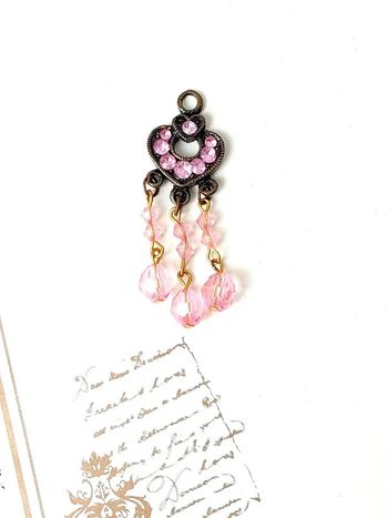 Magnifique pendentif rose vintage