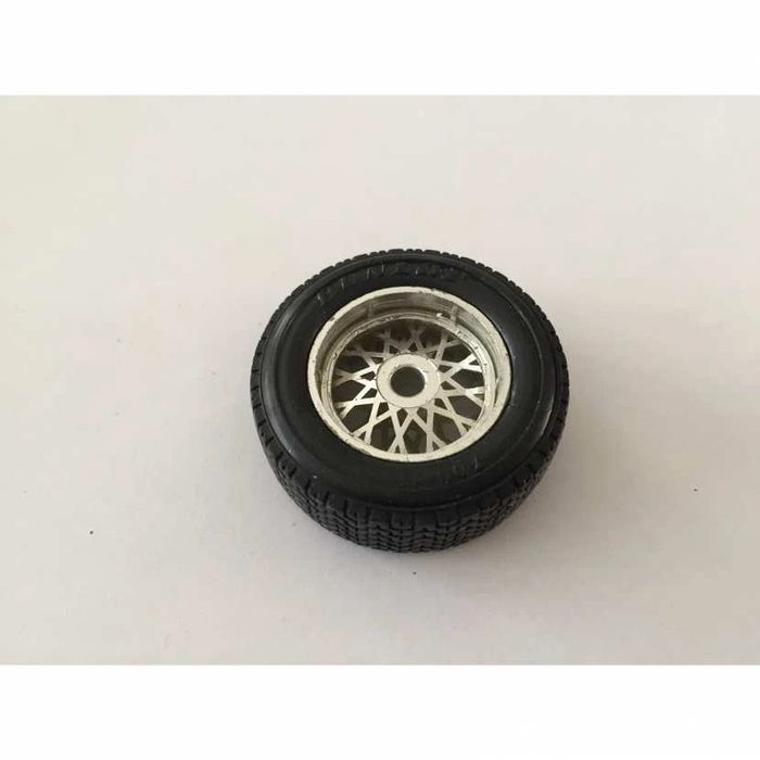 Roue seule pièce détachée miniature jaguar type E 1961 1/18 burago #A15 - photo numéro 2