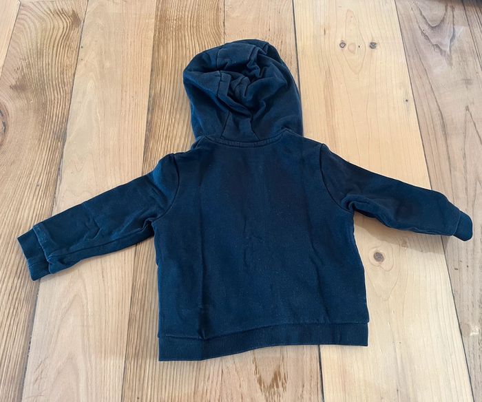 🧸 Gilet à capuche bleu marine – 18 mois – Kiabi - photo numéro 2